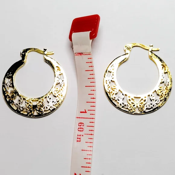 🎀14k Hollowed out Butterfly Hoops - Picture 4 of 6